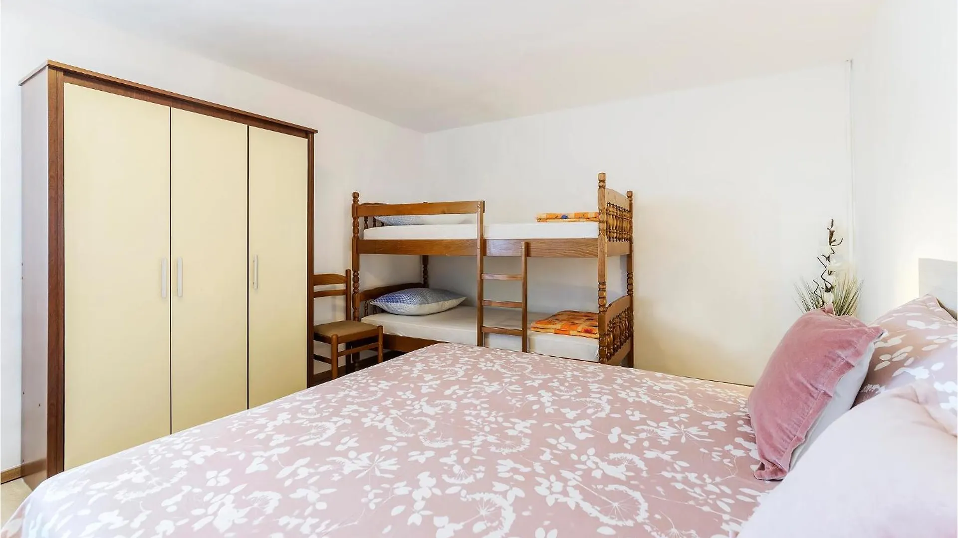 2 Bedroom Stunning Home In Pula Croatia